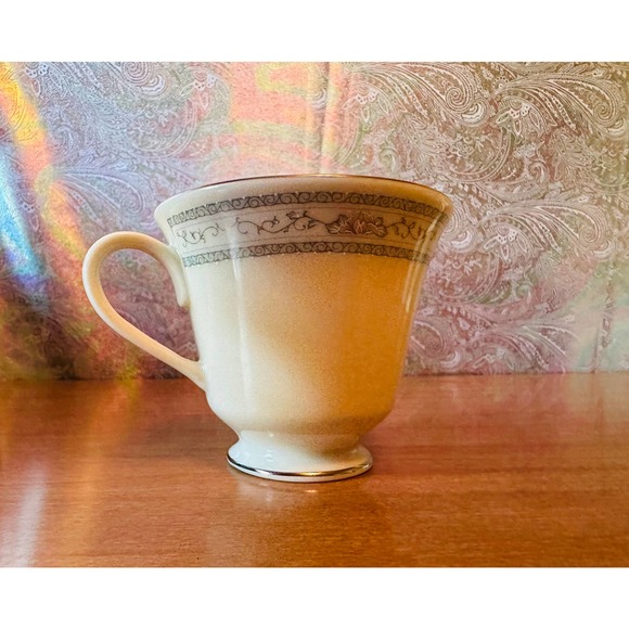 Vintage 3 1/8” footed cup Charleston by Lenox - Picture 9 of 10